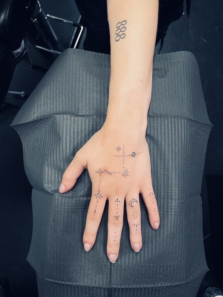 Minimalist fine-line tattoo at Apollo Studio Los Angeles